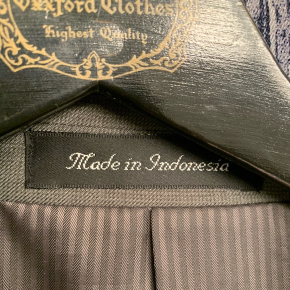 Club International 2-piece suit. 44L jacket, 38 waist - Picture 4 of 6